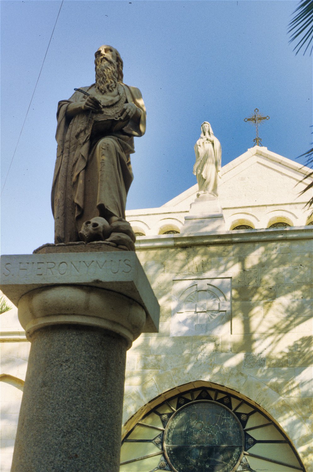 Heiliger Hieronymus, Statue auf der Geburtskirche in Bethlehem